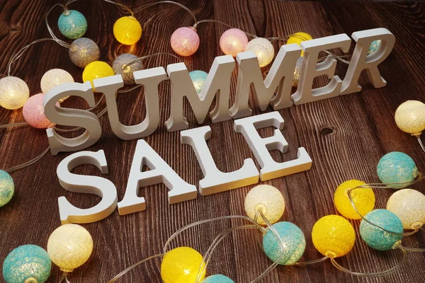 Summer Sale Alphabet Buchstaben Mit Led Baumwollballen Dekor — Stockfoto
