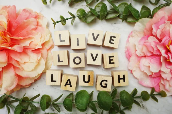 Live Lovelaught Letra Del Alfabeto Con Licencia Verde Rosa Flor —  Fotos de Stock