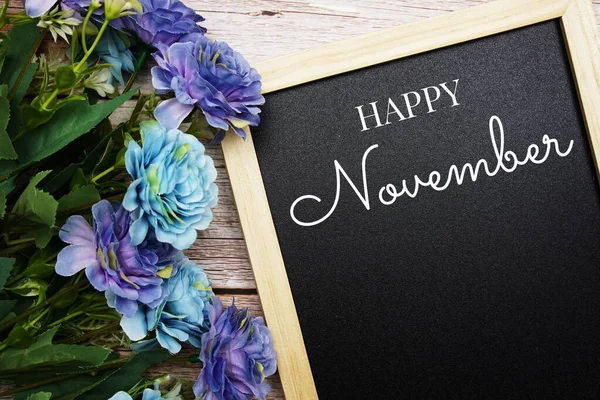 Happy November Text Blackground Decorat Buchet Flori Fundal Din Lemn — Fotografie, imagine de stoc