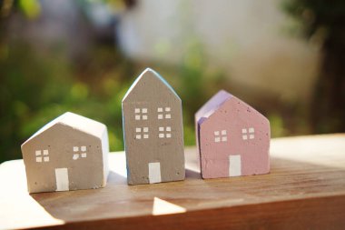 Renkli Minyatür evler Köy ve Gayrimenkul kavramı