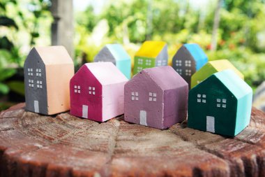 Renkli Minyatür evler Köy ve Gayrimenkul kavramı