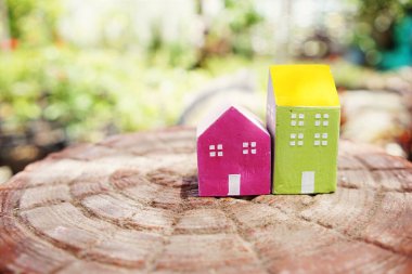 Renkli Minyatür evler Köy ve Gayrimenkul kavramı