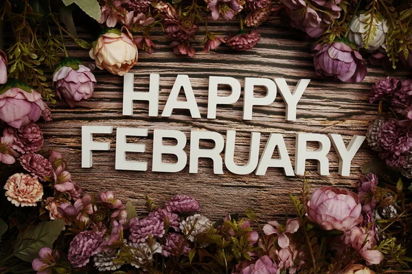 Happy Februari Alfabet Letters Met Bloemen Frame Houten Achtergrond — Stockfoto