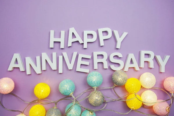 Happy Anniversary Lettere Alfabeto Con Led Cotton Ball Decorazione Sfondo — Foto Stock