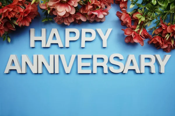 Boldog Évfordulót Ábécé Betűk Díszíteni Virágokkal Kék Alapon — Stock Fotó
