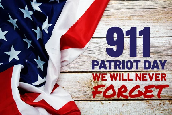 911 Patriot Day Μήνυμα Αμερικανική Σημαία Ξύλινο Φόντο — Φωτογραφία Αρχείου