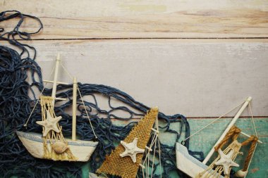Ahşap arkaplanda denizcilik ve yaz arkaplan görüntüsü