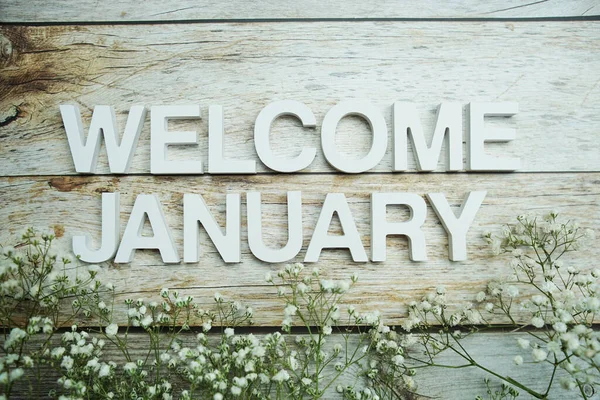 Selamat Datang Huruf Alfabet Januari Dengan Bunga Latar Belakang Kayu — Stok Foto