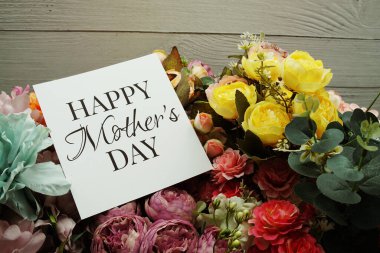 Çiçekli Anneler Günü kartın kutlu olsun.