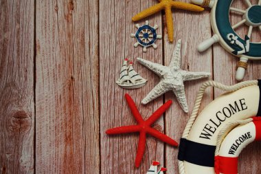 Ahşap arka planda uzay kopyası bulunan Deniz Ürünleri Dekorasyonu