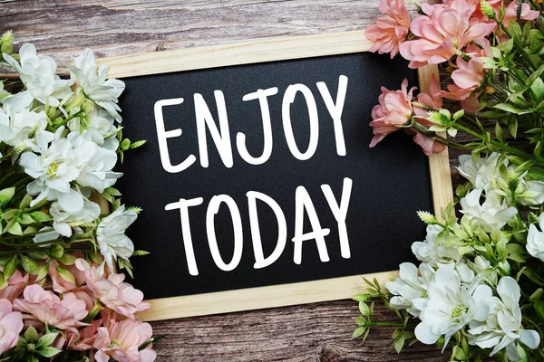 Enjoy Today Typography Text Written Wooden Blackboard Flower Bouquet Decorate — Stok fotoğraf