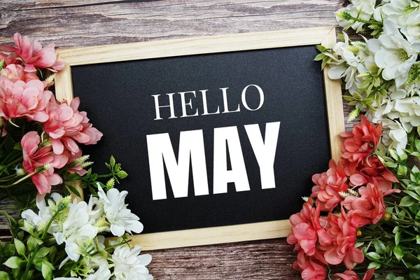 Hello May Typography Text Written Wooden Blackboard Flower Bouquet Decorate — Fotografie, imagine de stoc