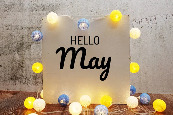 Hola Mensaje Texto Mayo Con Decoración Bolas Algodón Led Sobre —  Fotos de Stock