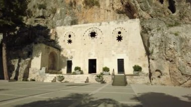 Aziz Peter Kilisesi veya Antakya, Hatay, Türkiye 'deki Aziz Peter Mağara Kilisesi - Ekim 2021: Aziz Peter Kilisesi veya Aziz Peter Mağara Kilisesi Hristiyanlığın en eski kiliselerinden biridir..