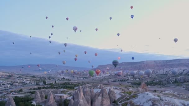 Kapadokya Türkiye Gün Doğumunda Uçan Sıcak Hava Balonları Ekim 2021 — Stok video