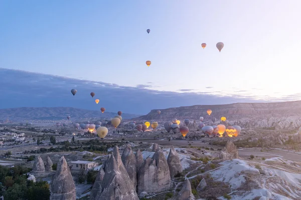 Les Montgolfières Volent Ciel Bleu Fond Dans Matinée Cappadoce Turquie — Photo