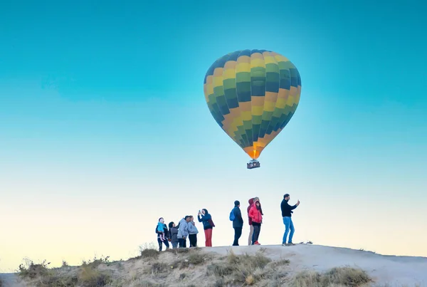 Balony Ogrzane Powietrze Latają Niebieskie Niebo Tło Rano Kapadocja Turcja — Zdjęcie stockowe