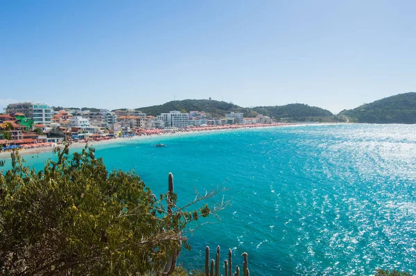 Güzel mavi okyanus ve gökyüzü Arraial do Cabo, Rio de Janeiro - Brezilya