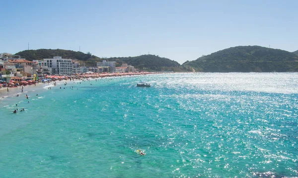 Güzel mavi okyanus ve gökyüzü Arraial do Cabo, Rio de Janeiro - Brezilya