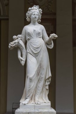 Rusya 'nın Pavlovsk kentindeki Gonzaga Galerisi' nde sonbaharın mermer alegorik heykeli