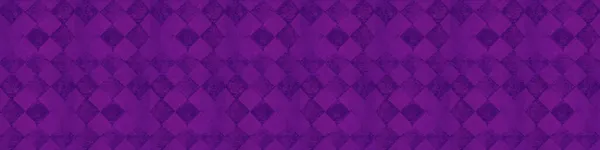 古い紫色のピンクのヴィンテージを身に着けているみすぼらしいエレガントなダマスク真のダイヤモンド菱形のバス広場パッチワークモチーフタイル石コンクリートセメント壁の壁紙テクスチャの背景バナーパノラマ — ストック写真