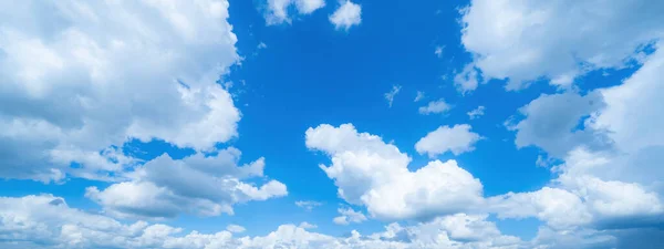雲の背景バナーパノラマ 雲と太陽と — ストック写真