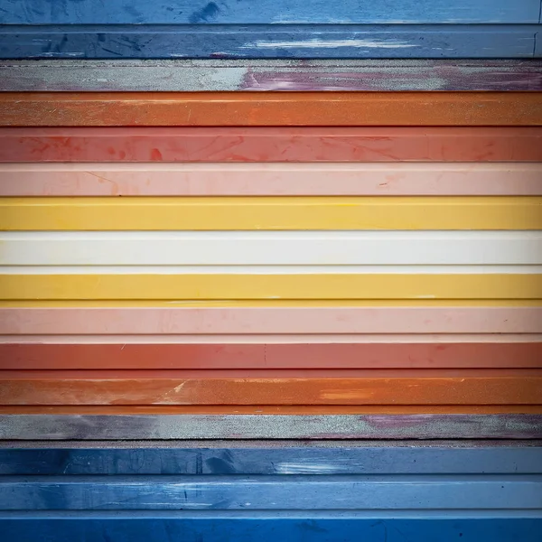 Старая Абстрактная Выветриваемая Гранж Ярко Красочные Окрашенные Цветные Гаражные Двери — стоковое фото
