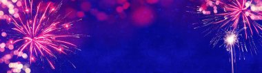 Renkli soyut havai fişek - Havai fişek Festivali arka plan panoraması uzun tebrik kartı 
