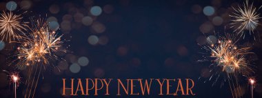 Mutlu yıllar Havai fişek Partisi arka plan panoraması Uzun havai fişek ve lacivert gece ışıkları 