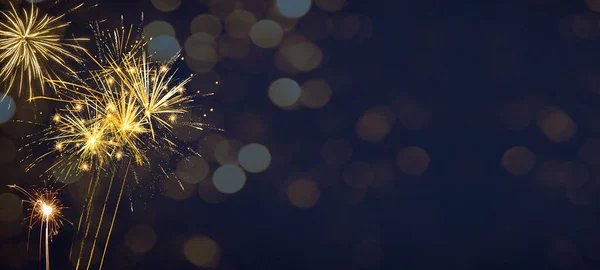 Silvester Nyårsfest Fyrverkerier Bakgrund Banner Panorama Lång Fyrverkeri Och Bokeh — Stockfoto