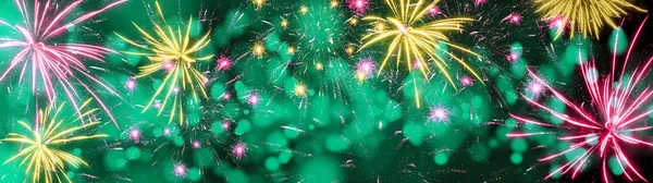Firework Фонова Банерна Панорама Барвисті Святкові Феєрверки Зеленим Боке Літній — стокове фото