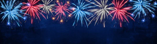 Gelukkig Nieuwjaar Achtergrond Banner Panorama Blauw Wit Rood Vuurwerk Donkere — Stockfoto