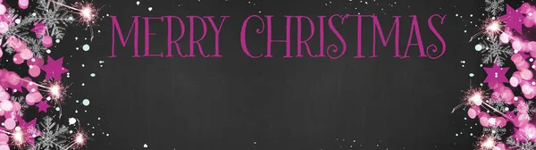 お祭りメリークリスマスの背景バナーパノラマ カードテンプレート ピンクの星 ボケライト 氷の結晶と雪の雪の結晶 暗い黒の夜のテクスチャに隔離され コピースペースと — ストック写真
