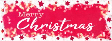 Noel / kış arkaplan panorama şablonu - Kar taneleri, yıldızlar ve pembe dokudaki bokeh ışıkları ile kardan yapılmış çerçeve, metin alanı için üst görünüm