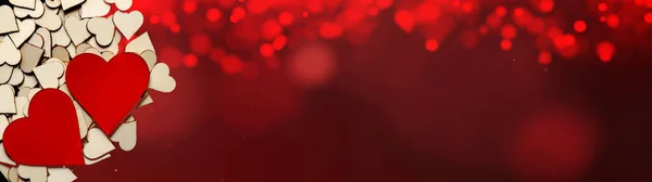 情人节快乐背景全景横幅长长的木制心形隔离在红色的Bokeh纹理上 顶部有文字空间 — 图库照片