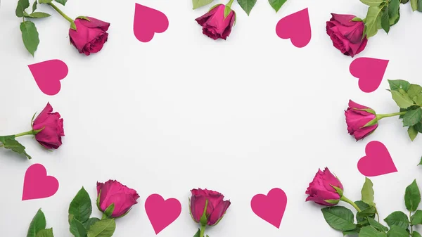 Valentinstag Muttertag Liebeshintergrund Rahmen Aus Rosa Rosen Blütenblättern Blättern Und — Stockfoto
