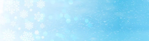 青い空に隔離された雪の結晶と氷の結晶 冬の背景パノラマバナー — ストック写真
