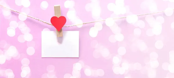 Happy Valentine Day Sztandar Tła Biały Papier Uwaga Wiszą Drewnianych — Zdjęcie stockowe