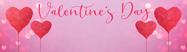 День Святого Валентина Абстрактный Фон Розовых Цветах Красные Шары Сердца — стоковое фото