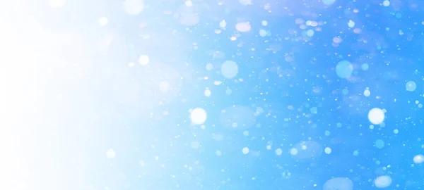 Płatki Śniegu Odizolowane Błękitnym Niebie Zima Śnieg Pogoda Śnieg Tło — Zdjęcie stockowe