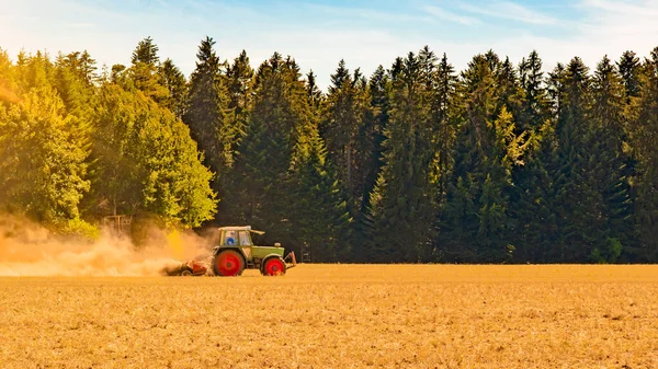 Zomer Landschap Landbouw Oogst Bos Achtergrond Banner Panorama Oude Trekker — Stockfoto