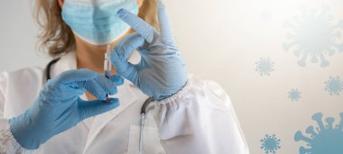 CORONAVIRUS COVID-19 / CORONA VACCINASYONU - Genç bayan doktorun yakın çekimi elinde Corona aşısı ile şırınga tutuyor