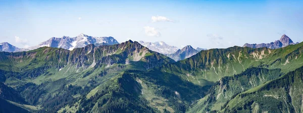 Kleinwalsertal Bergen Landschap Panorama Achtergrond Bergpanorama Zomer Met Blauwe Lucht — Stockfoto