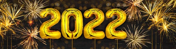 Balões Folha Ouro Numeral 2022 Fogo Artifício Dourado Textura Madeira — Fotografia de Stock