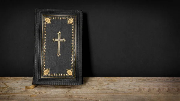 Kostel Víry Křesťanské Pozadí Stará Svatá Bible Zlatým Křížem Staré — Stock fotografie