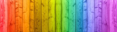 Eski kırsal ahşap masa döşemesi dokusu - ahşap arka plan panorama afişi uzun, gökkuşağı boya renkleri LGBT