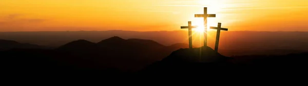 复活节背景横幅全景宗教贺卡钉十字架和复活 日落前 戈尔戈塔的三座十字架 — 图库照片