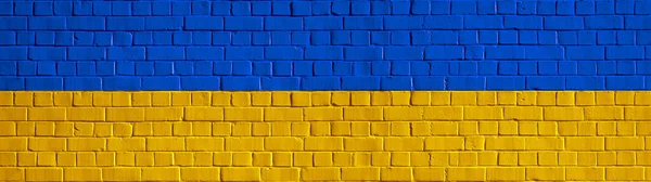 ウクライナの旗 戦争に対する平和 抽象的な黄色の青は 破損した素朴なレンガの壁のレンガのテクスチャの背景バナーのパノラマパターンテンプレートを塗装 — ストック写真