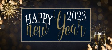 YILI YIL 2023, Festival, Olay, Festivalsel Dekoratif Kutlama Tatil, Yeni Yıl Partisi afişi Panorama Şablonu - Karanlık soyut kara gece dokusu üzerine metin ve havai fişekler için alanı olan boş çerçeve
