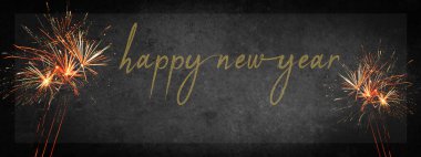 Silvester Yeni Yıl Festivali Parti arka plan panoraması uzun süredir - rustik koyu gri gri taş beton doku üzerine havai fişek gösterisi, metin için boşluk ile üst görünüm